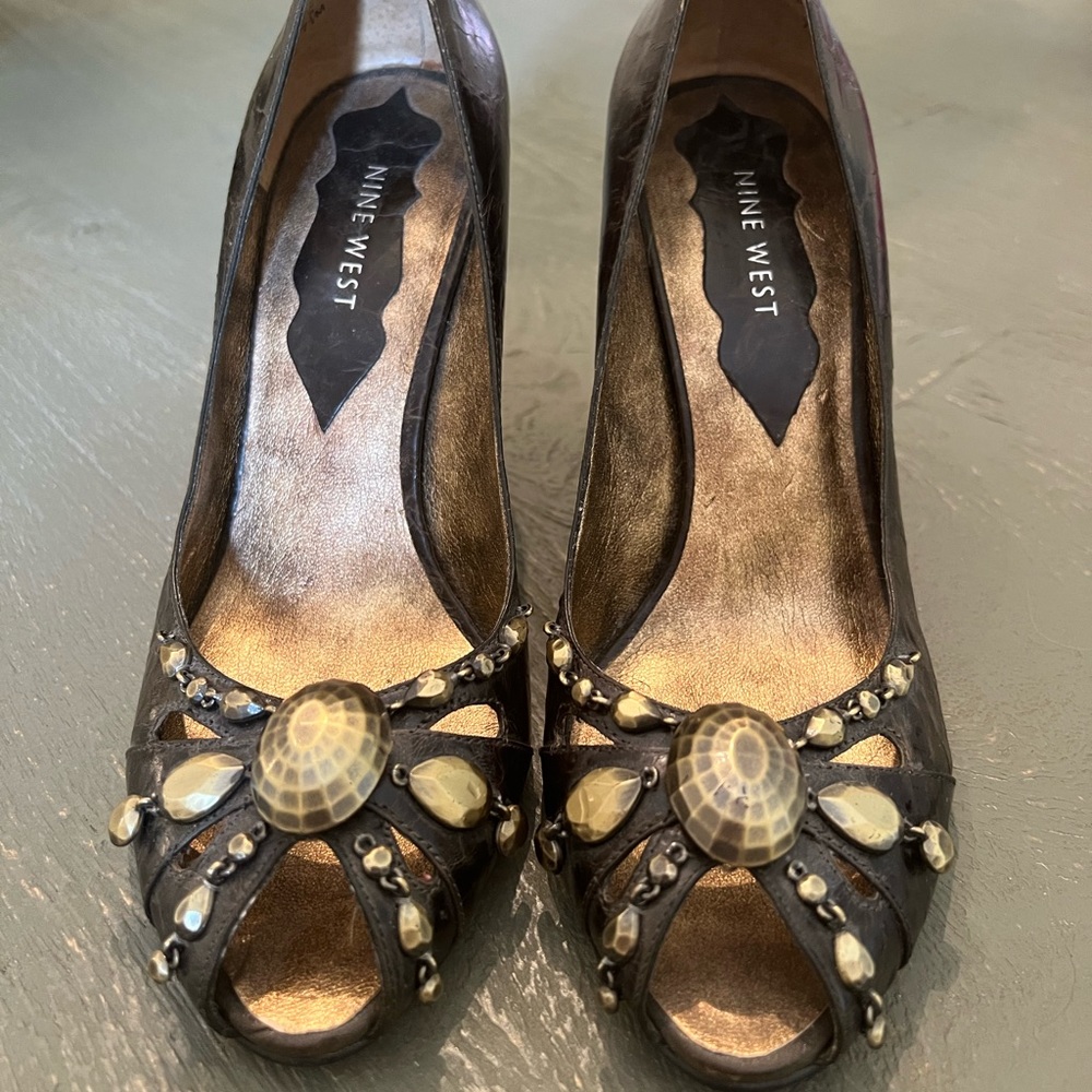 Nine West croc print heels 7.5